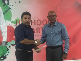 Jumhooree Party (JP)’s deputy leader Abdulla Ameen (l) hands over his application to contest for position of running mate
