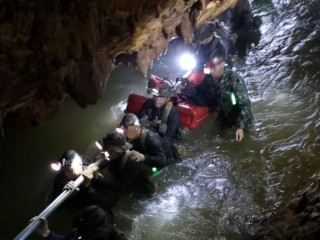 ހޮހޮޅަގައިި ތާށިވި ކުދިން ސަލާމަތްކުރުމުގައި ހަރަކާތްތެރިވަނީ