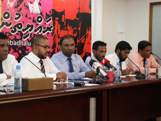 ގޮނޑި ގެއްލުނު ކަމަށް ބުނާ 12 މެމްބަރުން ބޭއްވި ޕްރެސް ކޮންފަރެންސެއްގެ ތެރެއިން