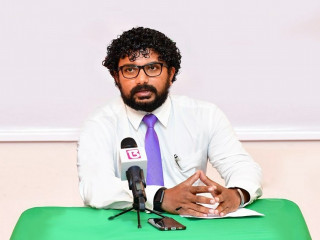 ފެނަކަ ކޯޕަރޭޝަންގެ އެކްޓިން އެމްޑީގެ މަގާމުގައި ހުންނެވި މުހައްމަދު ލައްމާން