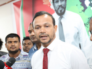 ގުޅިފައިވާ ޕާޓީތަކުގެ ކެންޑިޑޭޓް އިބްރާހީމް މުހައްމަދު ސޯލިހުގެ ރަނިންގ މޭޓްކަމަށް އަލީ ހުސެއިން ވަނީ ކުރިމަތިލައްވާފައި