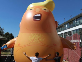 ހީލިއަމް އަޅައިގެން ޓްރަމްޕްގެ ސޫރަ ސިފަވާ ގޮތަށް ހަދާފައި ހުރި ބްލިމްޕެއް