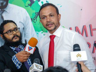 އަލީ ހުސައިން ނޫސްވެރިންނަށް މައުލޫމާތު ދެއްވަނީ