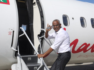 އައްޑޫ ސިޓީން މާލެ ވަޑައިގަތުމަށް އިބޫ ފްލައިޓަށް އަރާވަޑައިގަންނަވަނީ