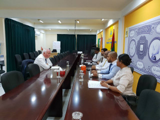 ނޯރވޭ ސަފީރު (ވ) އިދިކޮޅު ފަރާތްތަކާއި ބައްދަލުކުރައްވަނީ