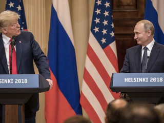 ރަޝިއާގެ ރައީސް ވްލާޑިމިއަރ ޕޫޓިން(ކ) އަދި އެމެރިކާގެ ރައީސް ޑޮނަލްޑް ޓްރަމްޕް(ވ) ބައްދަލުވުމަށްފަހު ނޫސްވެރިންނާ ބައްދަލުކުރައްވަނީ