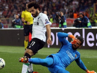 ލިވަރޕޫލްގެ މުހައްމަދު ސަލާޙް (ވ)ގެ ހަމަލާއެއް މަތަކުރުމަށް އެލިސަން (ކ) މަސައްކަތްކުރަނީ