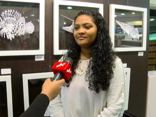 ލެކިއުޓުން މޯލްޑިވްސް އާޓިސްޓް ކޮމިއުނިޓީ އާއި ގުޅިގެން އެލީޝާގެ ކަރުދާހުން ކަނޑުއަޑި ދައްކާލައިފި