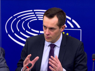 ޔޫރަޕިއަން ޕާލަމެންޓް މެމްބަރ ނިކޮލަސް ބޭ