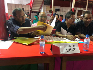 ރީރެޖިސްޓްރީ ކުރުމަށް މަޖިލިސް މެމްބަރުން ގޭގެއަށް!