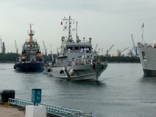 ކޯސްޓްގާޑް ޝިޕް ހުރަވީ ވިޝާކާޕަތުނަމްގެ އަސްކަރީ ބަނދަރުގައި