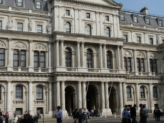 އިނގިރޭސިވިލާތަކީ އީޔޫގެ ފްރޭމްވަރކަށް އަމަލުކުރަން ފެށި ފުރަތަމަ ޤައުމު