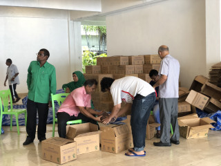 Ministry officials distributing date palms at the Islamic Center in capital city Malé