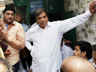 ހުދު ހެދުމެއްގައި ހަނީފް އައްބާސީ