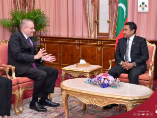 ޕޮލެންޑް ސަރުކާރުގެ ނޮން-ރެޒިޑެންޓް ސަފީރު ފަތްކޮޅު އަރުއްވައިފި