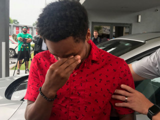 ވަޒީފާ އަދާކުރަން 32 ކިލޯމީޓަރަށް ހިނގި މުވައްޒަފަކަށް، ވެރިމީހާގެ ކާރު!!!