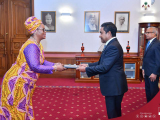 The new non-resident ambassador of Zambia to Maldives Judith K.K.Kan\'goma-Kapijimpanga called on President Abdulla Yameen on Monday