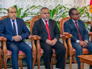 ގޮނޑިއާމެދު ފަހު ބަސް ބުނަން ޖެހެނީ ކޯޓުންކަން ނޭނގިގެނެއް ނޫޅޭ، މި އުޅެނީ ގޮތެއް ނުނިންމައިގެން