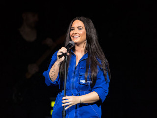 ޑެމީ ލޮވާޓޯ ހޮސްޕިޓަލުން ސީދާ ރީހެބަށް