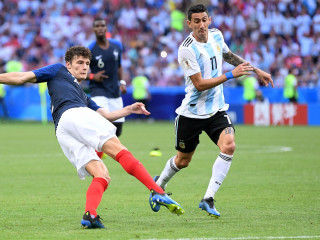 ޕަވާރޑް އާޖެންޓީނާ ކޮޅަށް ލަނޑު ޖަހަނީ