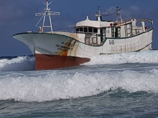 ގއ. ހަގެވިއްލާ ނަމަކަށް ކިޔާ ފަޅުރަށެއްގެ ކައިރީގައި އޮންނަ ފަރަކަށް އެރި ބޯޓު