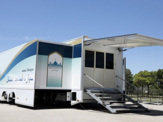 ޖަޕާނުން އުފެއްދި މޮބައިލް މިސްކިތަށް މުސްލިމުން މަރުހަބާ ކިޔައިފި