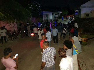 ކަރަންޓު ކެނޑޭ މައްސަލަ ބޮޑުވުމާ ގުޅިގެން މާމެންދޫ ރައްޔިތުން މުޒާހަރާ ކުރަނީ