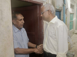 Joint Opposition\'s presidential candidate Ibrahim Mohamed Solih going door-to-door