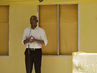 އިބޫ ކެމްޕޭން ދަތުރުފުޅެއްގައި ވާހަކަ ދައްކަވަނީ