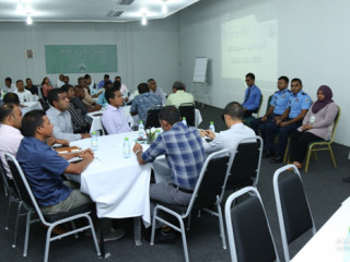 ކޮމާންޑަރުންނަށް މަޢުލޫމާތު ދިނުމަށް ކުރިއަށް ގެންދިޔަ ސެޝަންގެ ތެރެއިން