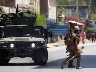 އަންގާރަ ދުވަހު ޖަލާލްއާބާދުގައި ހަމަލާ ދެވުނު އިމާރާތުގެ ކައިރިއަށް ސަލާމަތީ ބާރުތަކުން ޖަމާވެފައި