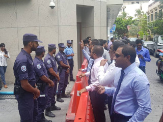 12 މެމްބަރުން މަޖިލީހަށް ވަނުމަށް ހުރަސް އަޅާފައި