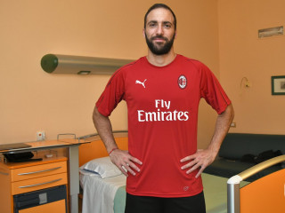 ހިގުއައިން އޭސީ މިލާންގެ ޖާޒީގައި