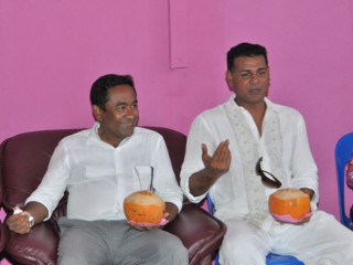 2013 ވަނަ އަހަރުގެ ރިޔާސީ އިންތިހާބުގެ ކެމްޕެއިންގައި ރައީސް ޔާމީންގެ އަރިހުގައި ސިޔާމް