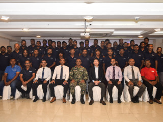 ބޯޓް އޮޕަރޭޓަރސް ޓްރެއިނިންގ ޕްރޮގްރާމްގެ ބައިވެރިން ފޮޓޯއަކަށް ހުއްޓިލައިގެން