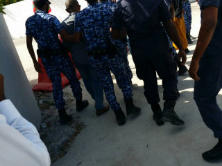 އަމީތު ފުލުހުުންގެ ބެލުމުގެ ދަށަށް ގެންދަނީ