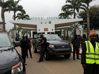 ޤާނޫނު ހަދާ މަޖިލީހަށް މެމްބަރުން ވަނަނުދިން މައްސަލައިގައި ނައިޖީރިއާގެ އިންޓެލިޖެންސްގެ ވެރިޔާ މަޤާމުން ދުރުކޮށްފި