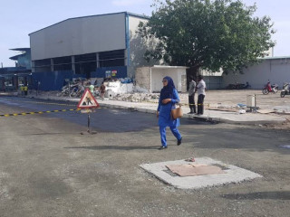 ސިނަމާލެ ބްރިޖާއި ގުޅިފައިވާ މާލޭގެ މަގުތަކުގައި ތާރު އަޅަން ފަށައިފި