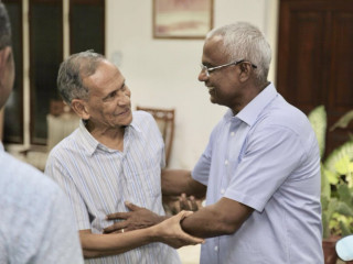 ރައީސް މައުމޫންގެ ޒަމާންވި އެކުވެރިޔާ ޒާހިރުގެ އަރިހުގައި އިބޫ