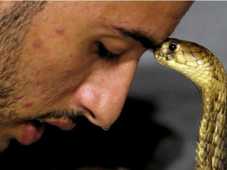 ހަރުފަ ނިންދަވާ މީހެއްގެ ވާހަކަ އަޑު އެހިންތަ؟