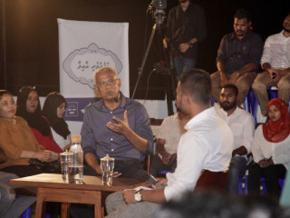 ޒުވާނުންނާއެކު ބޭއްވި \'ގެޓް ޓު ނޯ އިބޫ\' އިވެންޓްގައި ކޯލިޝަންގެ ރިޔާސީ ކެންޑިޑޭޓް އިބޫ ބައިވެރިވެވަޑައިގަންނަވަނީ