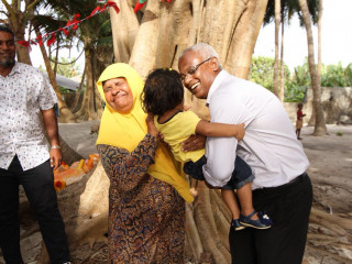 މި ތުއްތު ކުއްޖާ އިބޫ ދޫކޮށްލާކަށް ބޭނުމެއް ނުވި