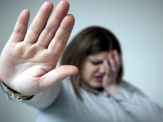 އާދަޔާ ހިލާފަށް ފަލަ އަންހެން ކުދިންނަށް ޑިޕްރެޝަން ޖެހުމުގެ ފުރުޞަތު ބޮޑު!