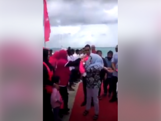 މަރުހަބާގެ މާފަތިތައް ބަލައިނުގަނެ މެޑަމް ފާތުން ހިތާދޫ ރައްޔިތުންގެ ހިތުގައި ޖައްސައިފި!