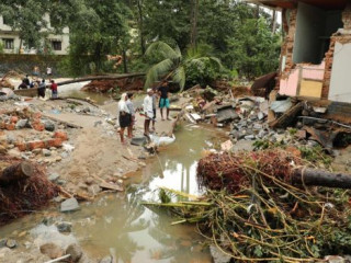 ކެރެލާ އަށް ކުރަމުންދާ މޫސުމީ ވިއްސާރާގައި 324 މީހުން މަރުވެއްޖެ