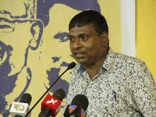 ރައްޔިތުންގެ މަޖިލީހުގެ ތޮއްޑޫ ދާއިރާގެ މެމްބަރު އިބްރާހީމް ހަސަން ޖަލްސާގައި ވާހަކަދައްކަވަނީ