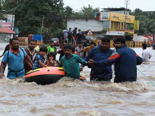ކެރެލާގައި ފެންބޮޑުވުން: ވާރޭ ތުނިކޮށްލުމުން މީހުން ސަލާމަތްކުރުމުގެ މަސައްކަތް ފުޅާކޮށްފި