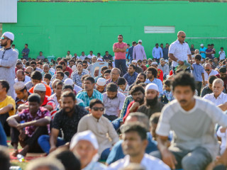 ބޮޑު ޖަމާއަތުގައި ނަމާދުކޮށްފި