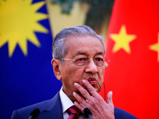 މެލޭޝިއާގެ ބޮޑުވަޒީރު ޑރ. މަހާތީރު މުހައްމަދު: އެމަނިކުފާނަށް ދިމާވެފައިވާ އެންމެ ބޮޑު ގޮންޖެހުމަކީ އެގައުމުގެ ދަރަނި ބޮޑުވުން