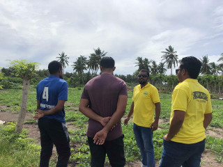 ތޮއްޑޫގެ ބައެއް ރައްޔިތުން އެ ރަށުގެ ކަރާ ދަނޑެއްގައި މަޑުކޮށްލައިގެން